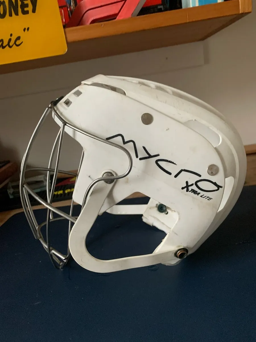 Hurling helmet - Image 3