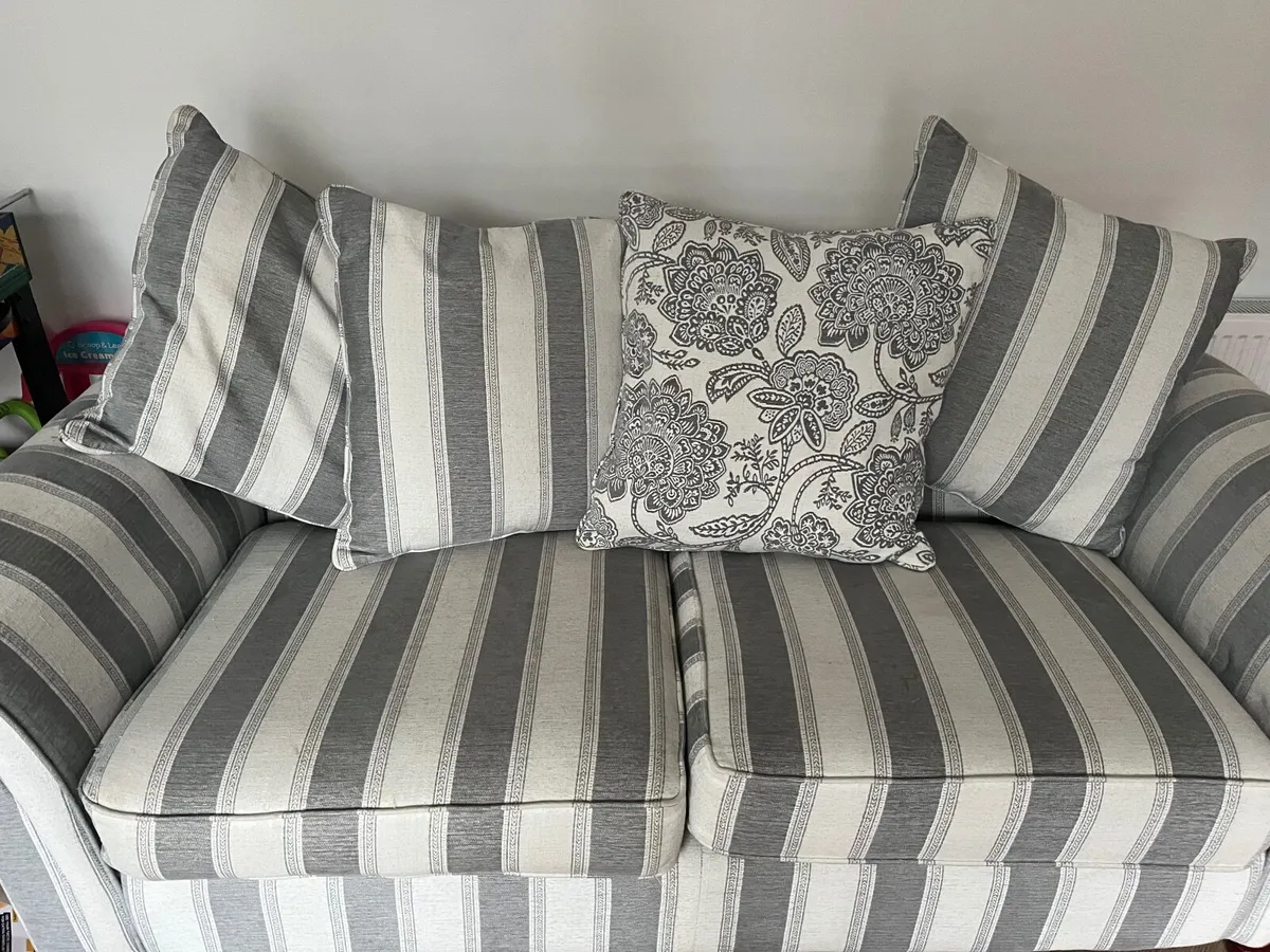 Furniture 3 Seater couch - Image 2