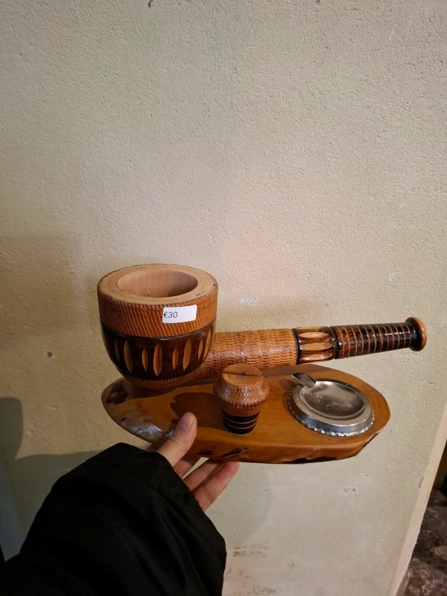 Vintage pipe ashtray postage possible