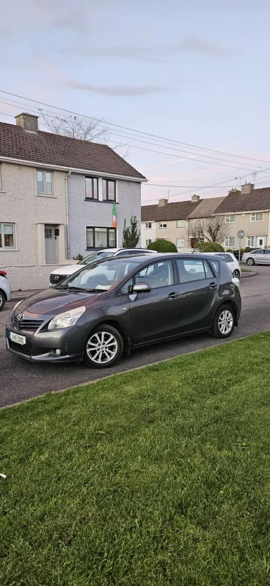 Minivan Toyota Verso.NCT 08/26 - Image 3