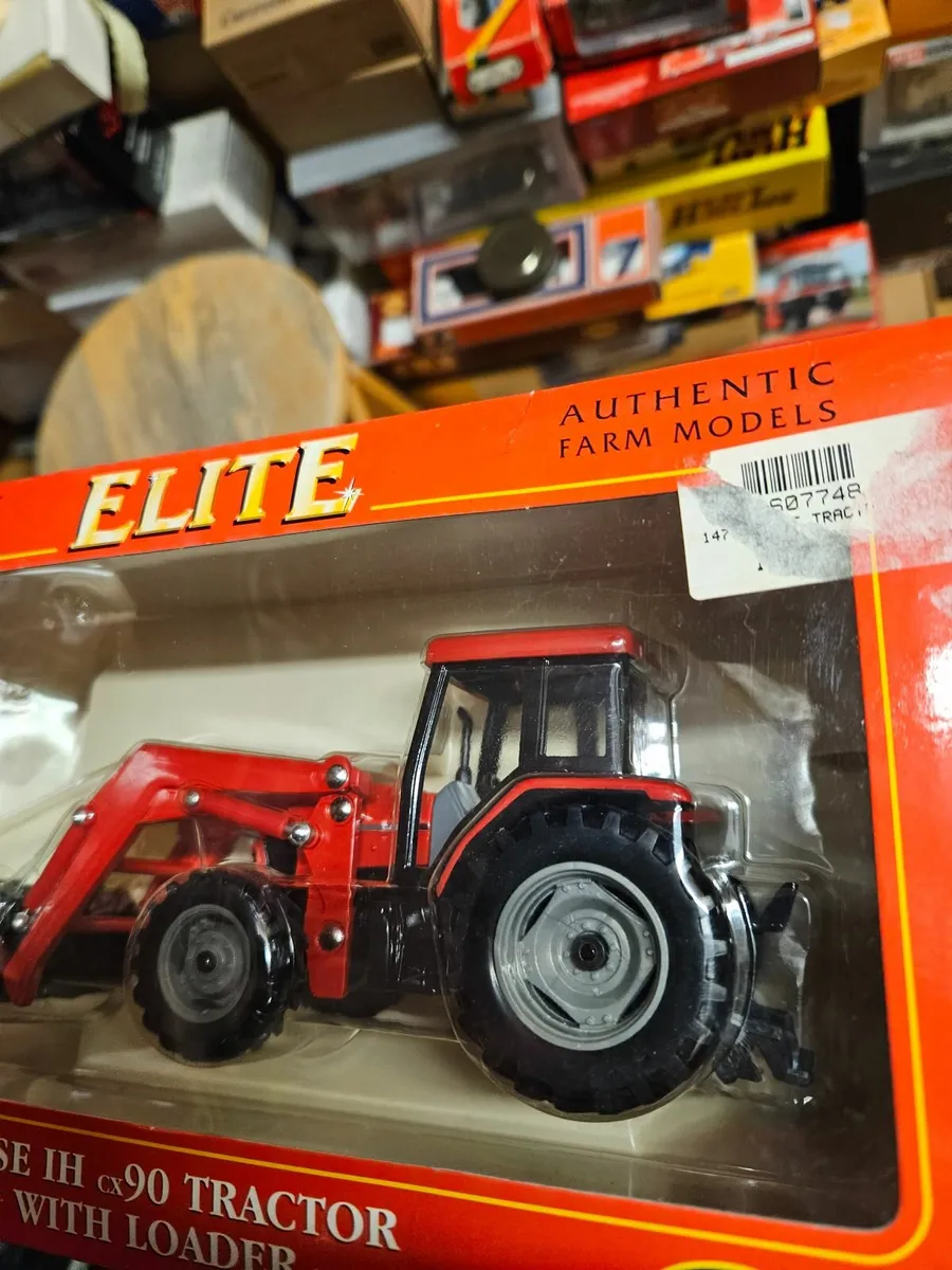 Britain's Case Tractor with Loader - Image 4