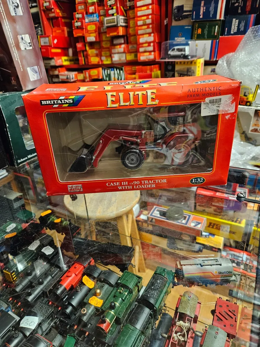 Britain's Case Tractor with Loader - Image 1