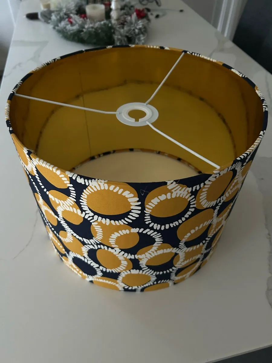 Unused Lamp shade - navy yellow and white - Image 2