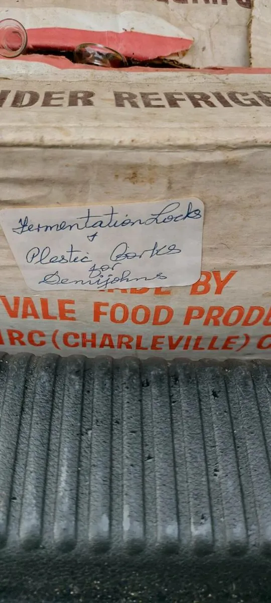 Bungs, Fermentation locks etc for demi johns wine - Image 2