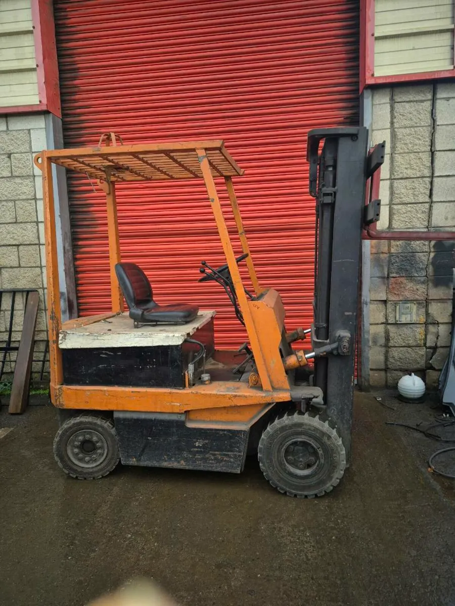 Toyota forklift - Image 1