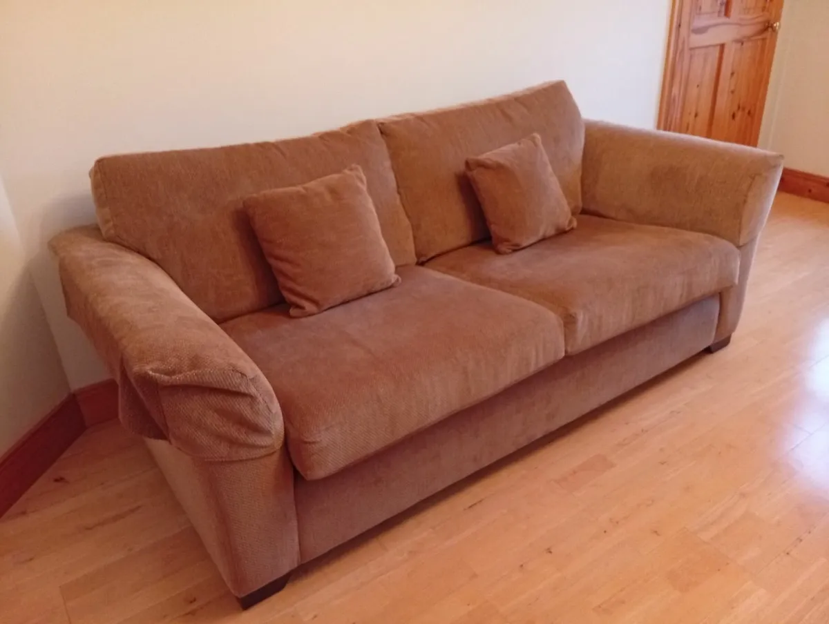 Sofa by Finline Furniture - Image 3