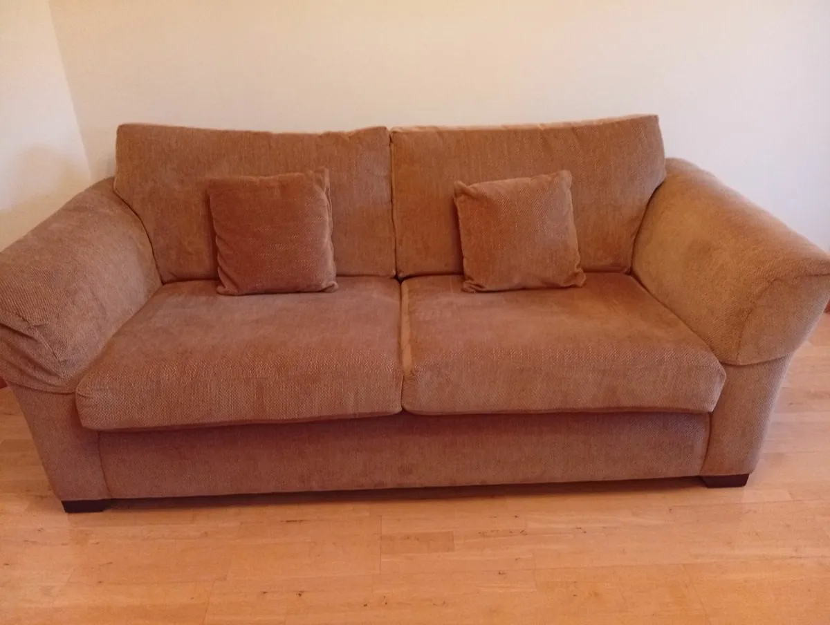 Sofa by Finline Furniture - Image 4