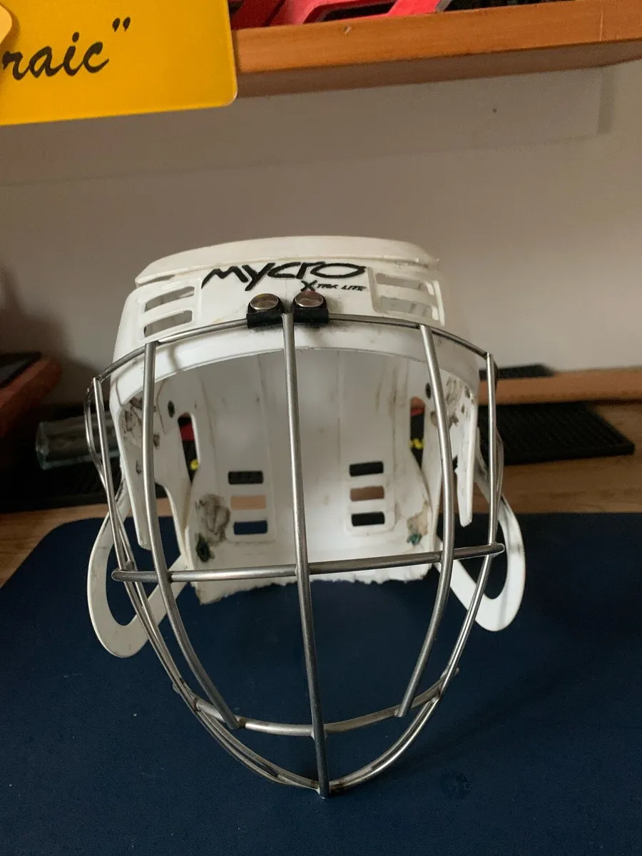 Hurling helmet - Image 2