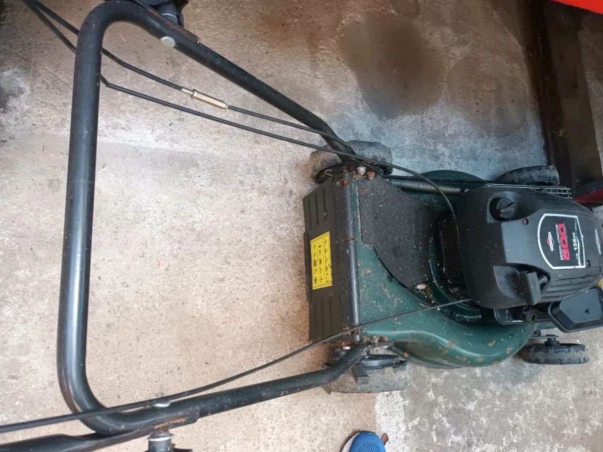 Petrol Lawnmower - Image 3
