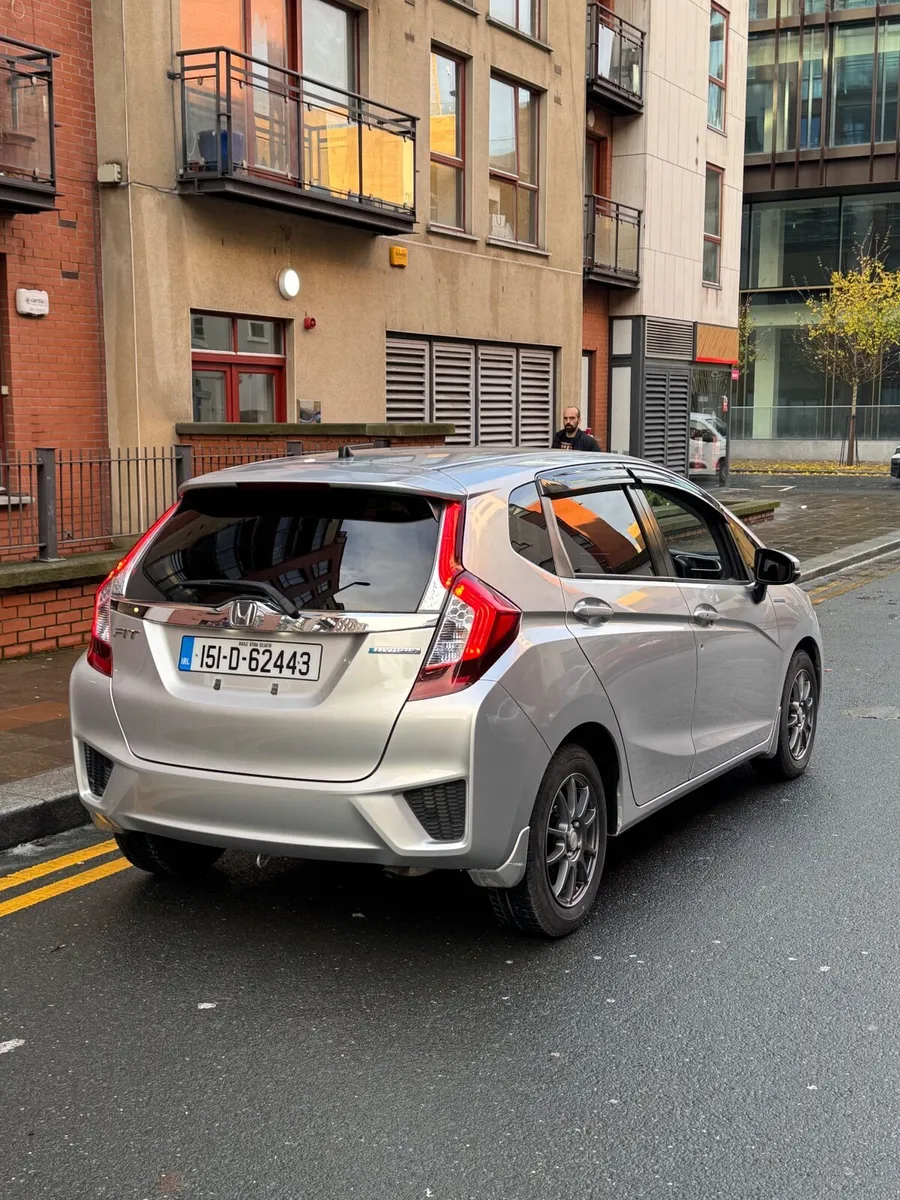 2015 Honda Fit Hybrid Automatic - Image 3