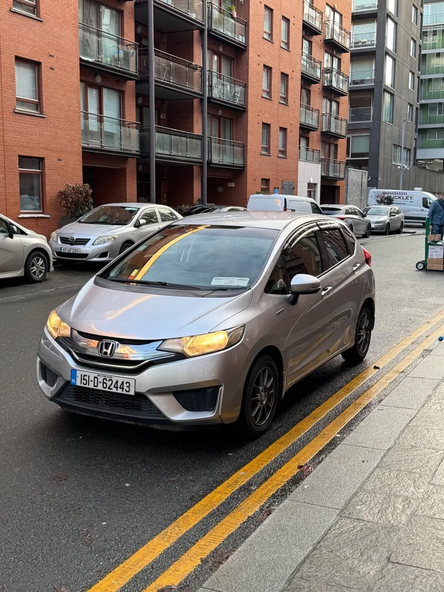 2015 Honda Fit Hybrid Automatic - Image 4