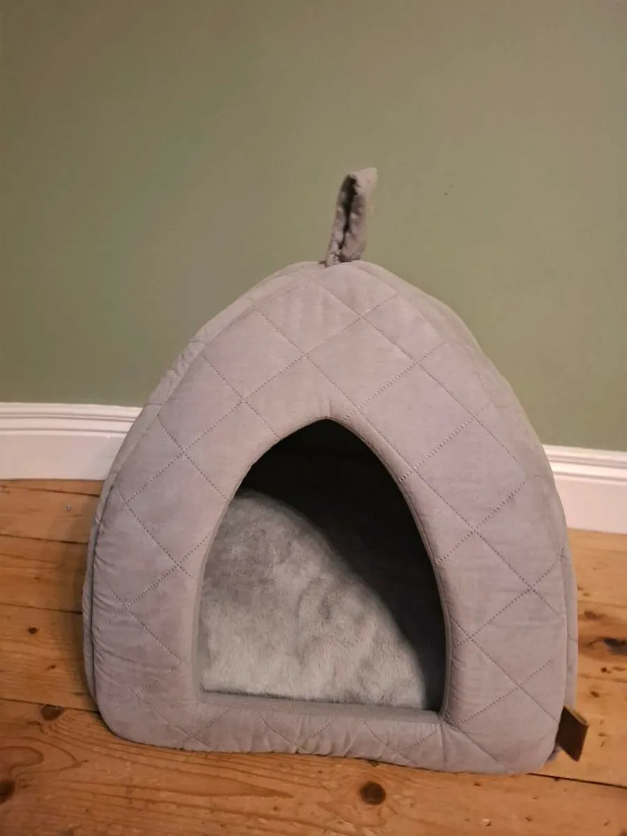 Enclosed Cat Bed - Image 2