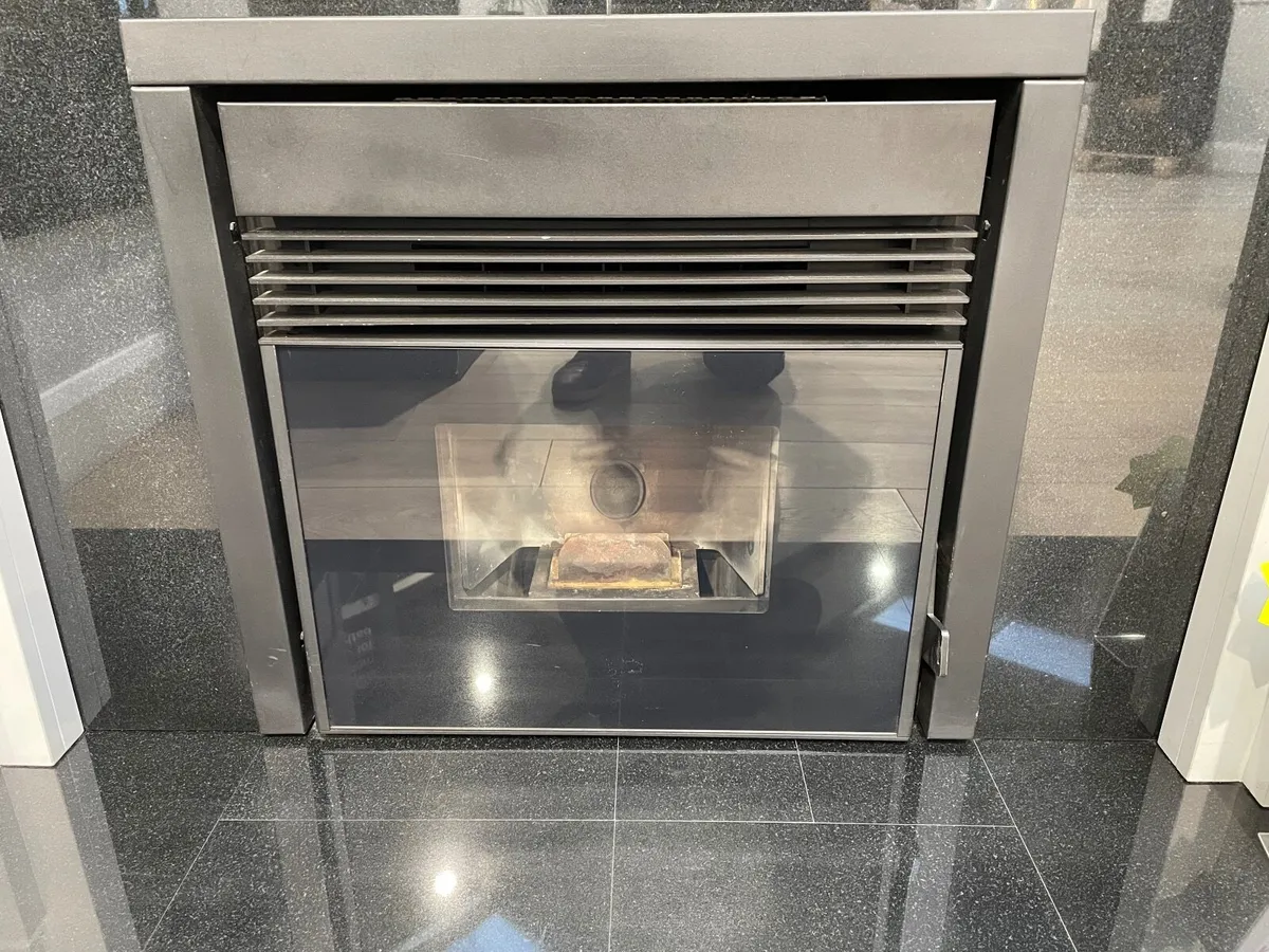 Ex-display Lima 7 Insert Pellet Stove - Image 2