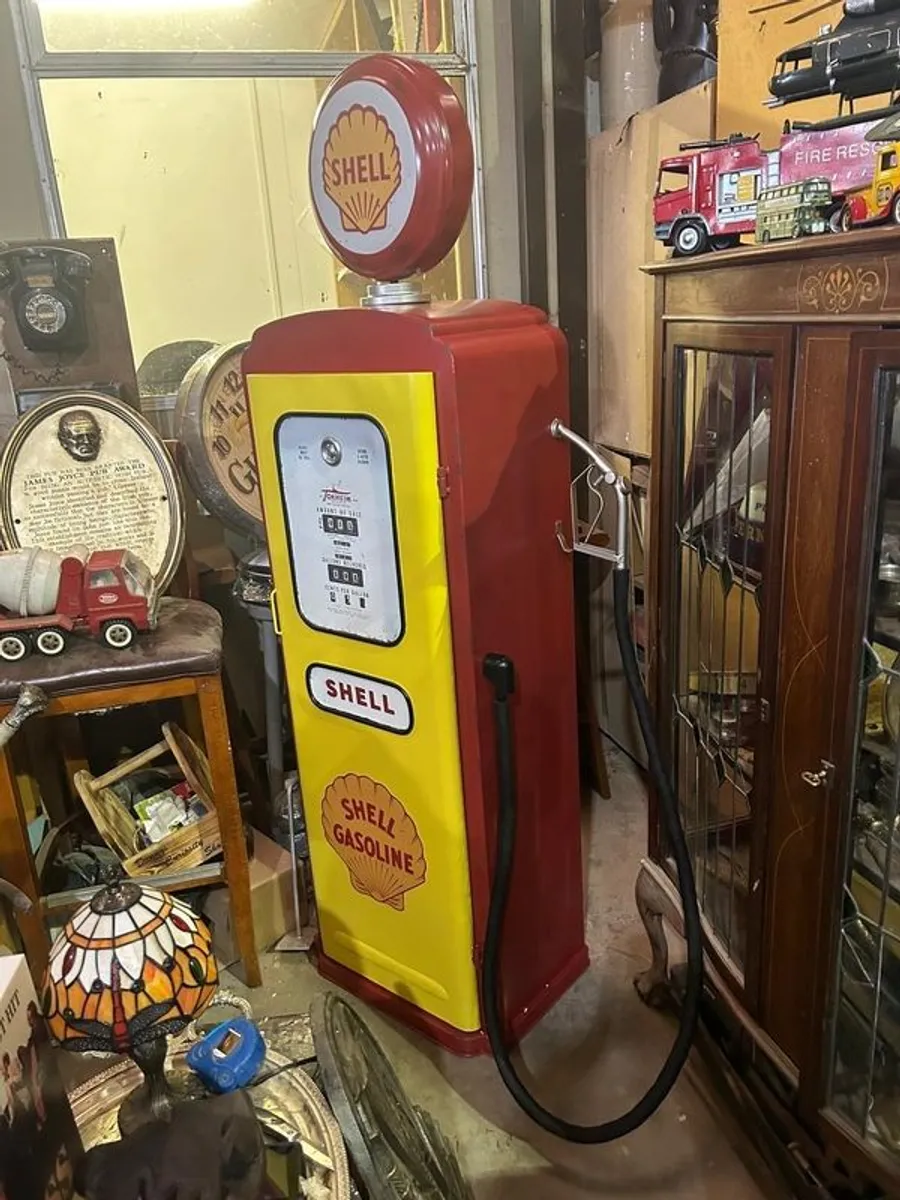 Shell fuel pump storage unit/Display piece - Image 1