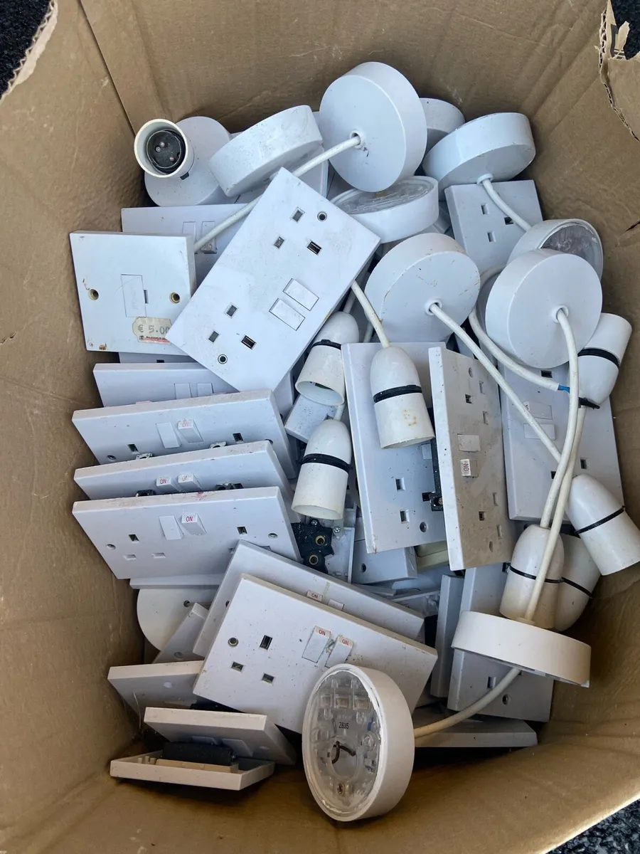 Electrical sockets & light fittings