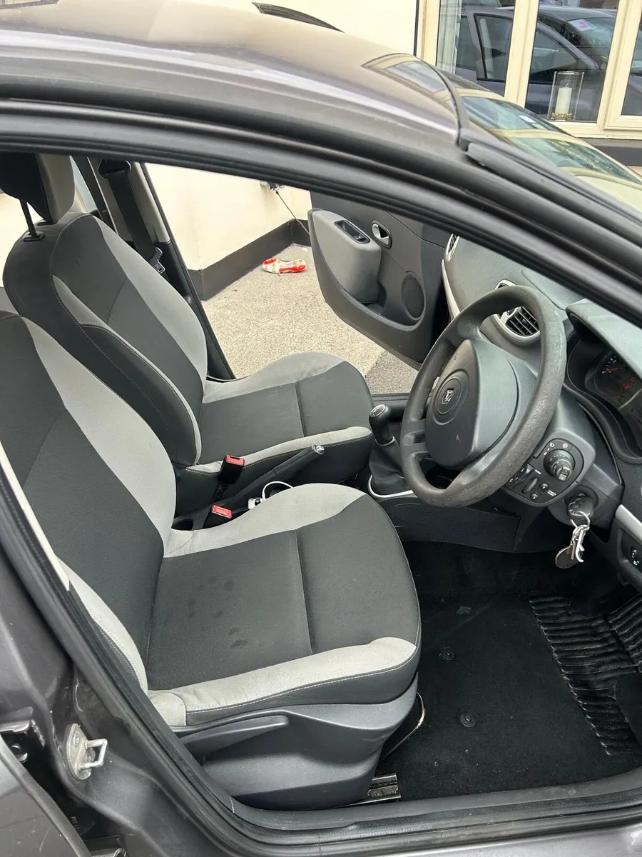 2012 Renault Clio - Image 2