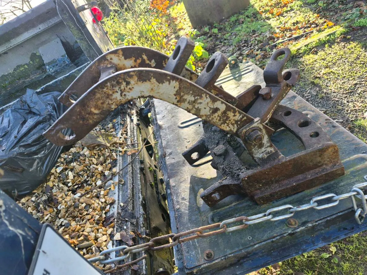 STOOL HITCH - Image 4