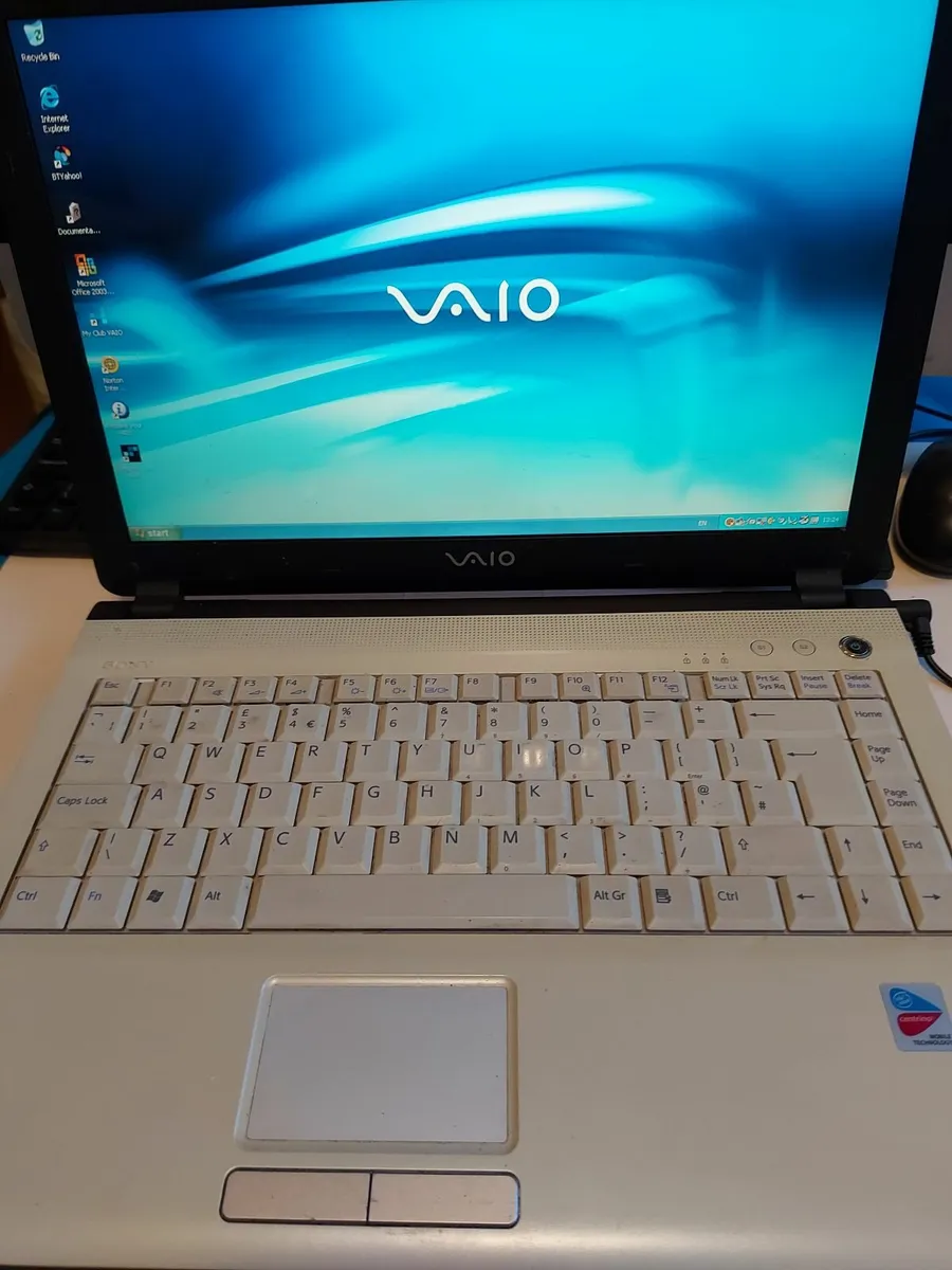 Sony Laptop Model PCG-7F1M, Windows XP, 1GB, 100GB - Image 1