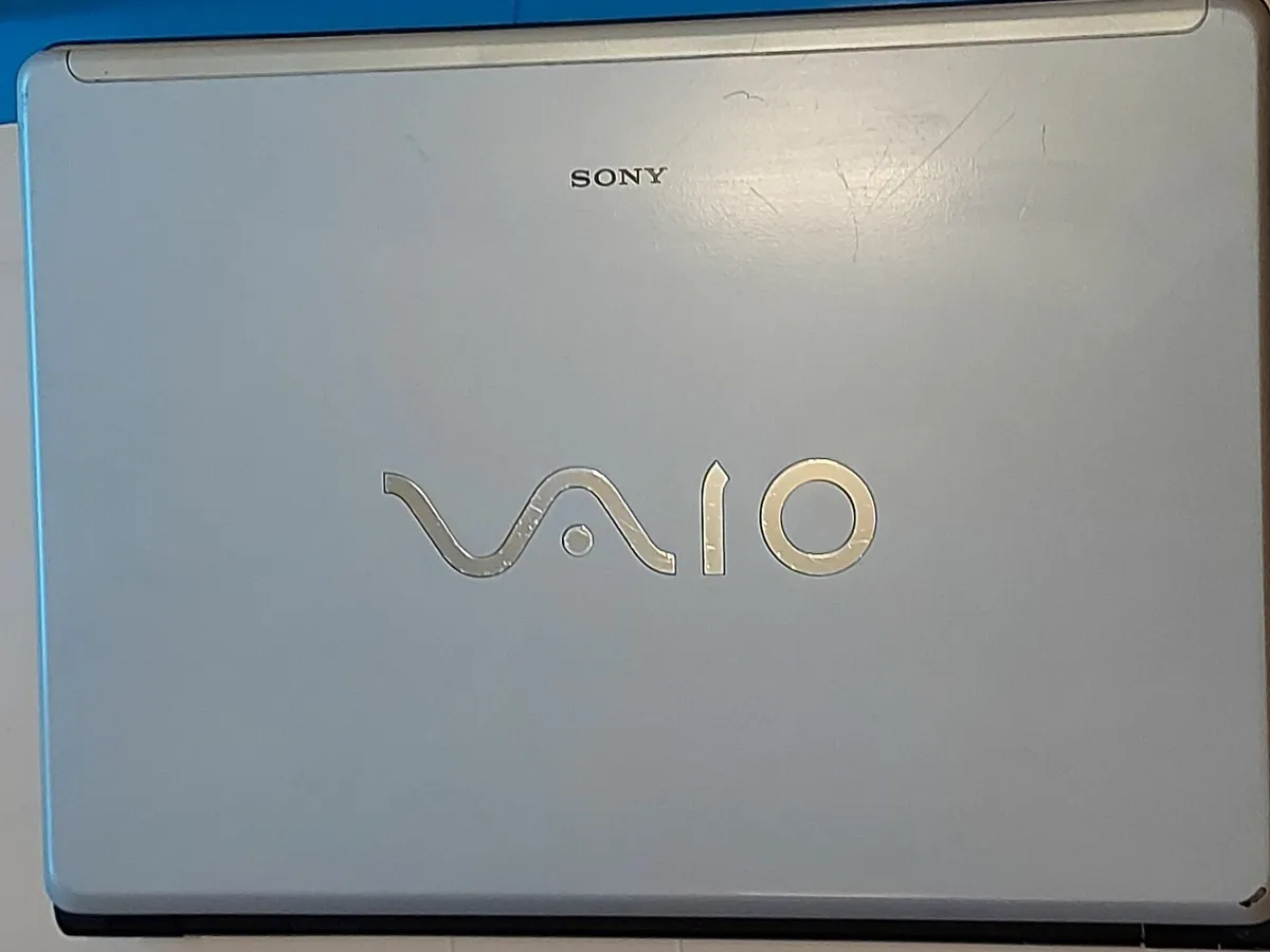 Sony Laptop Model PCG-7F1M, Windows XP, 1GB, 100GB - Image 2