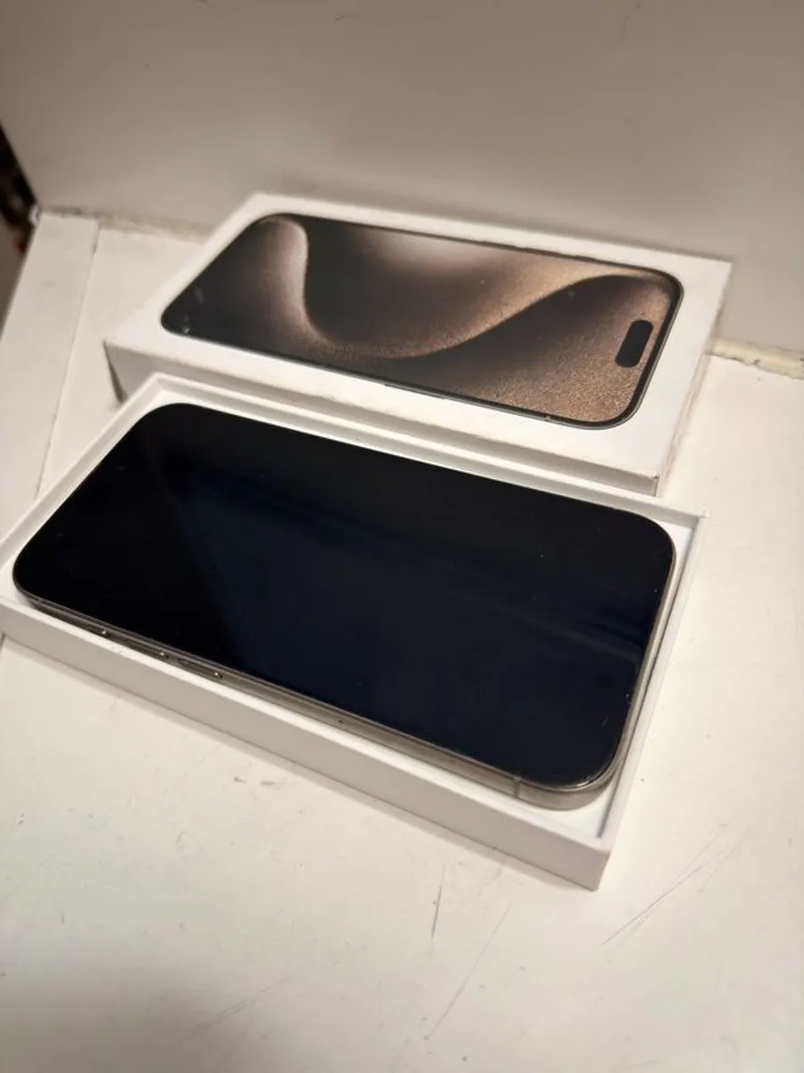 Iphone - Image 1