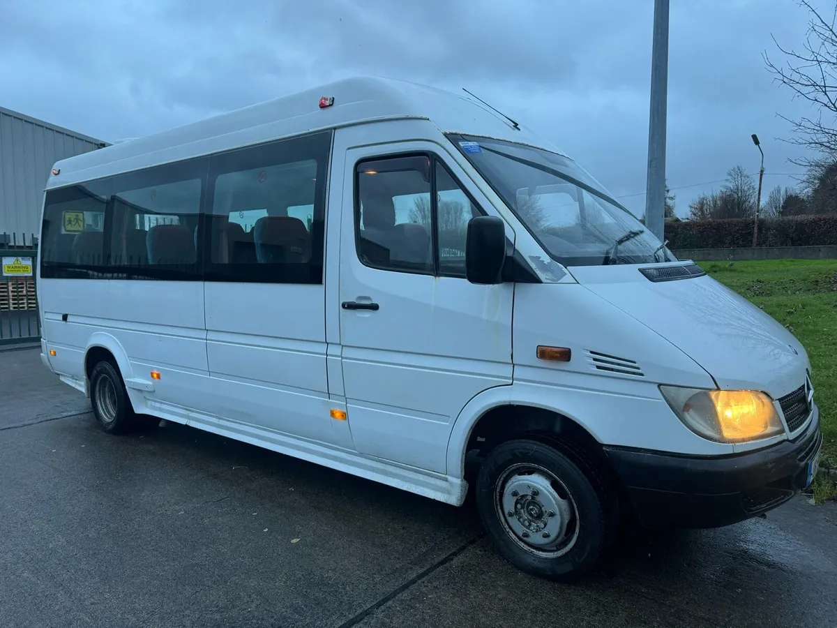 2006 Mercedes Sprinter Mini Bus DOE 05/26 - Image 3