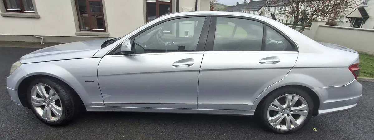 2009 Mercedes c180 petrol - Image 3