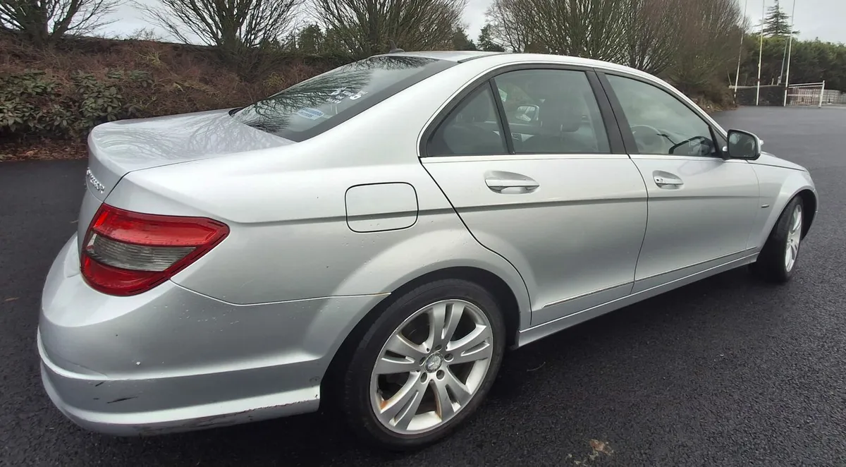 2009 Mercedes c180 petrol - Image 4