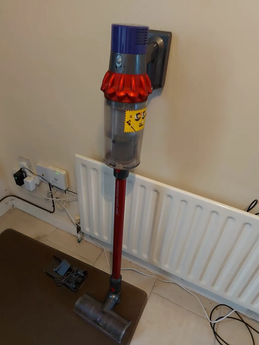DYSON Cyclone V 10 total clean Vacuum Cleaner - Image 1