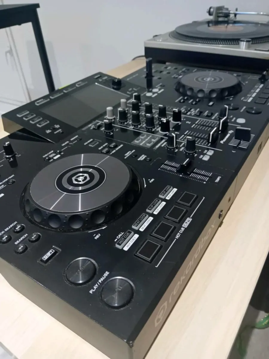 Pioneer xdj rr with flight case €1100 - Image 2