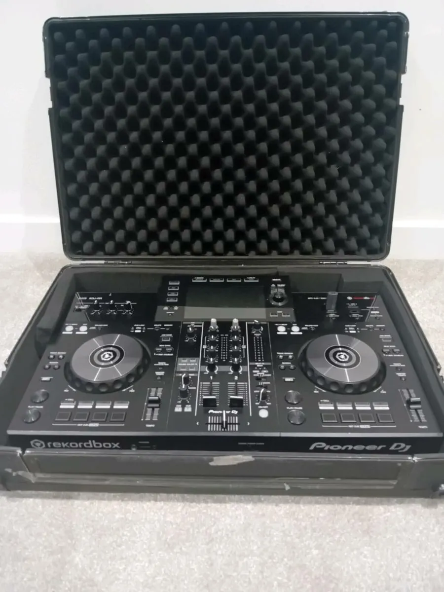 Pioneer xdj rr with flight case €1100 - Image 1