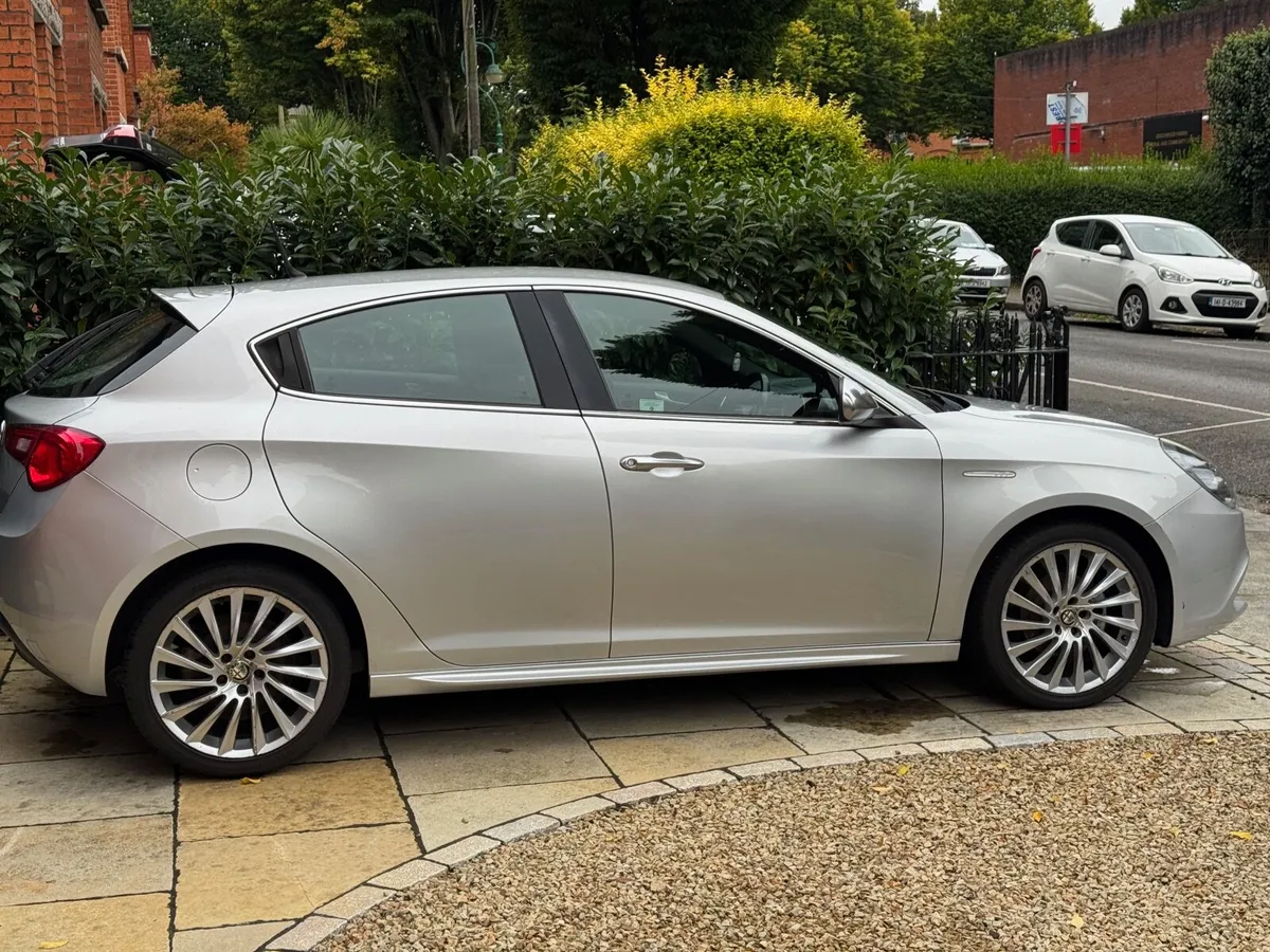 Alfa Romeo Giulietta 2012 - Image 3
