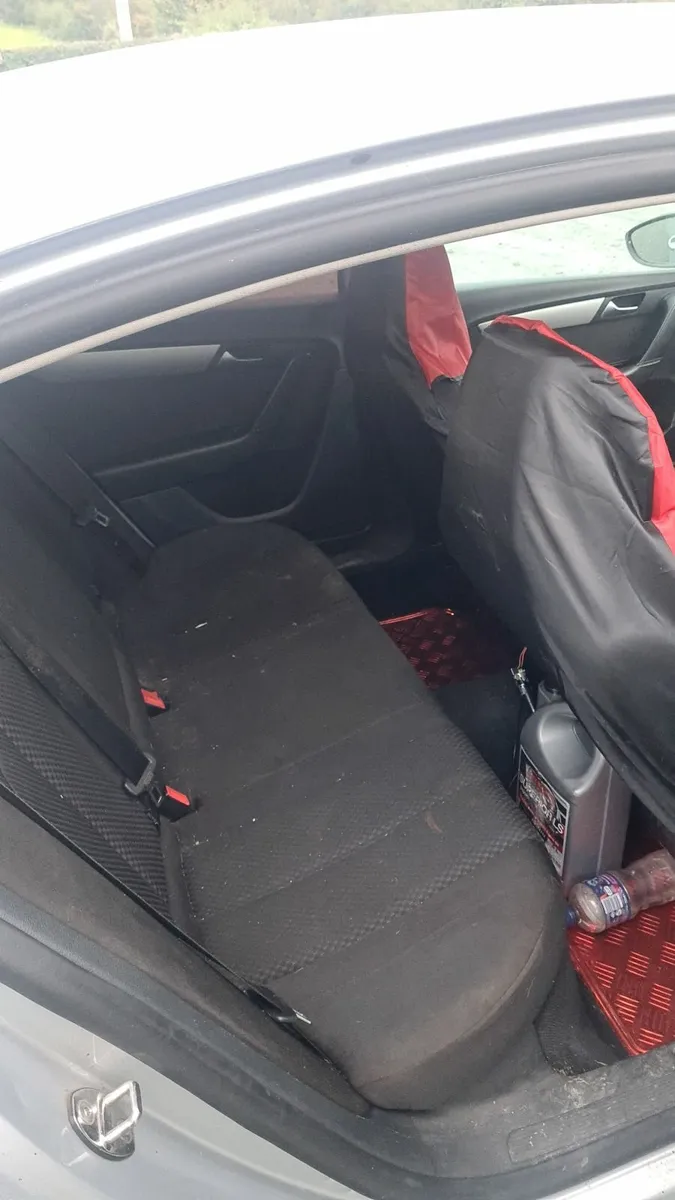 Volkswagen Passat 2012 - Image 2