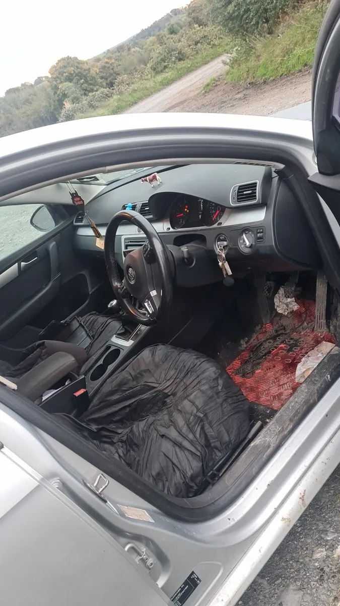 Volkswagen Passat 2012 - Image 4