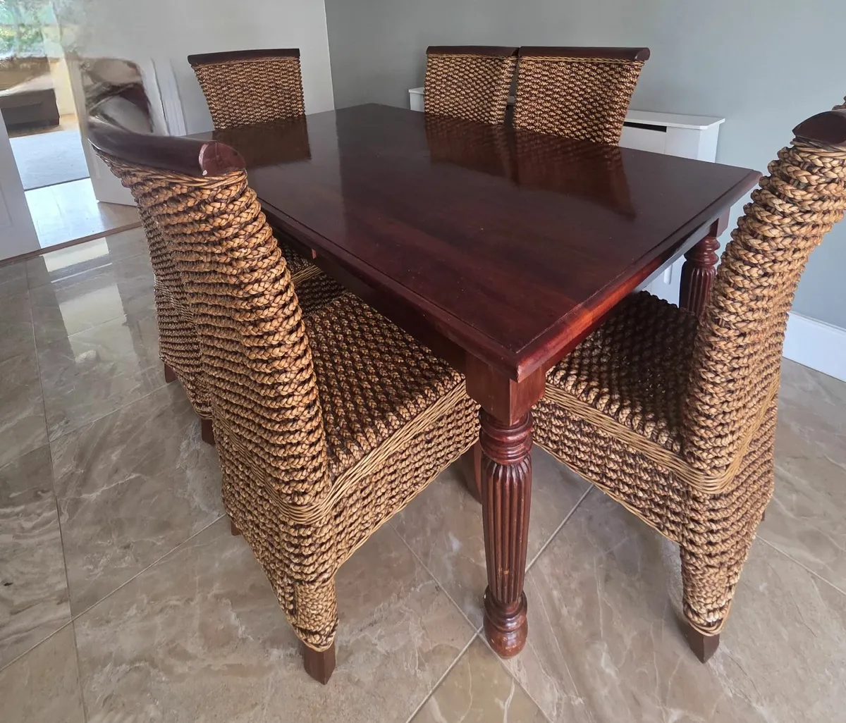 Dining table and 6 chairs - Image 1