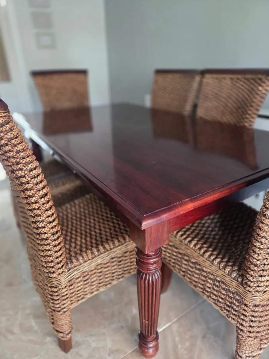 Dining table and 6 chairs - Image 2