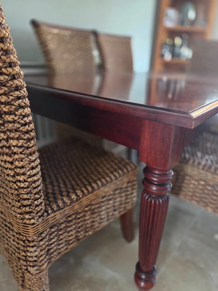 Dining table and 6 chairs - Image 3