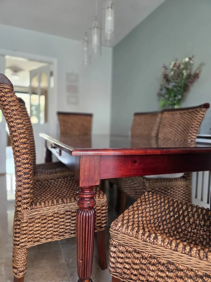 Dining table and 6 chairs - Image 4