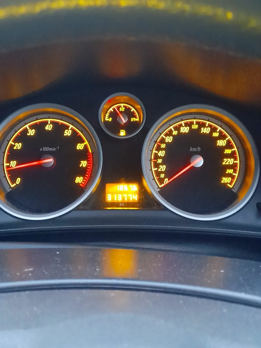 Opel Astra 2006 - Image 2