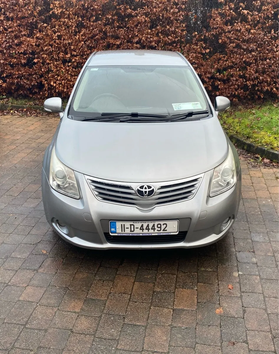 Toyota Avensis 2011 - Image 2
