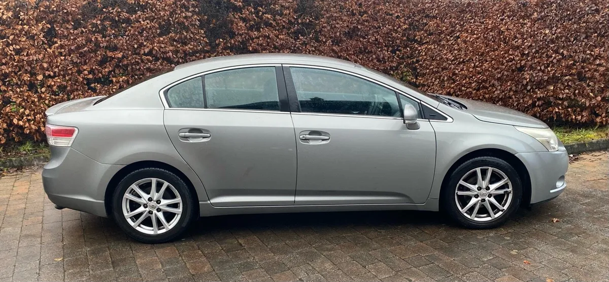 Toyota Avensis 2011 - Image 3