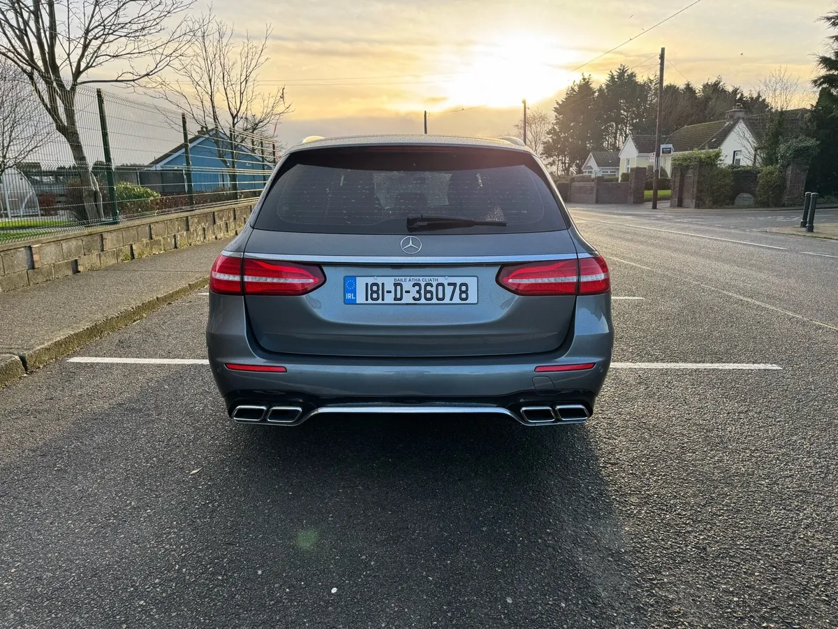 E-class 220d 2018 7 seats - Image 3