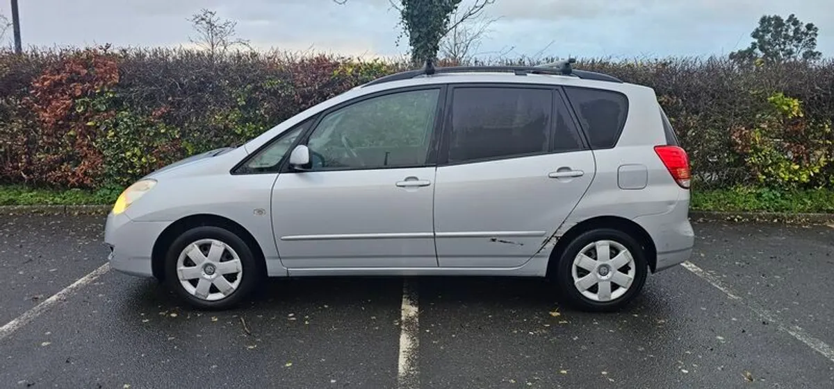2004 Toyota Corolla Automatic 7 seats - Image 2