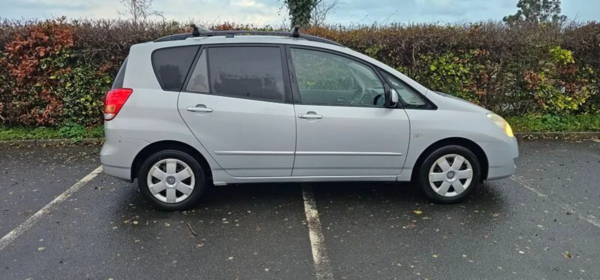 2004 Toyota Corolla Automatic 7 seats - Image 4