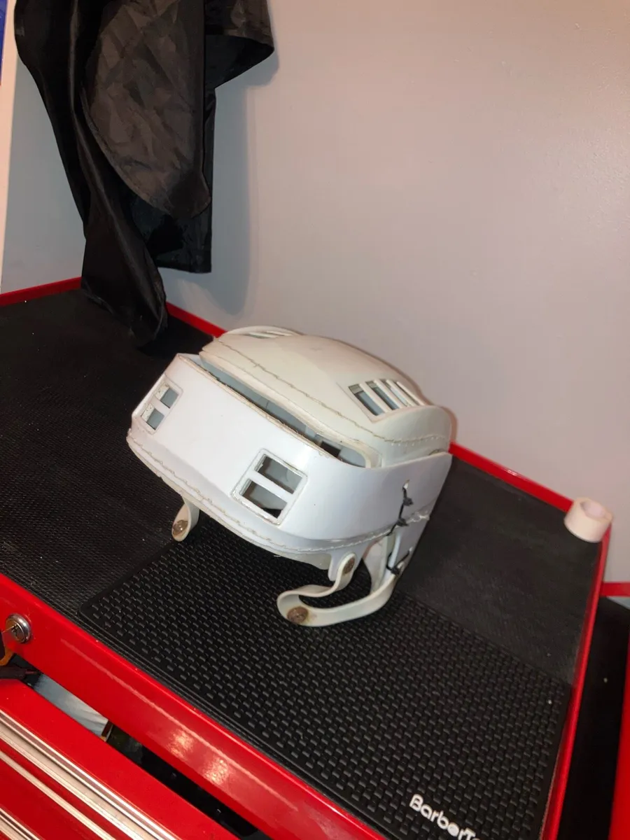 Old style hurling helmet - Image 1