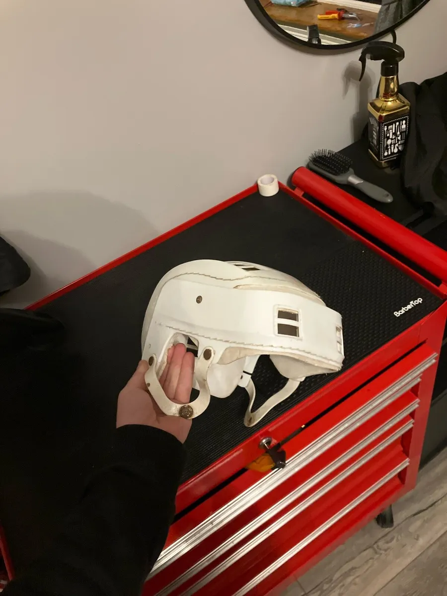 Old style hurling helmet - Image 2