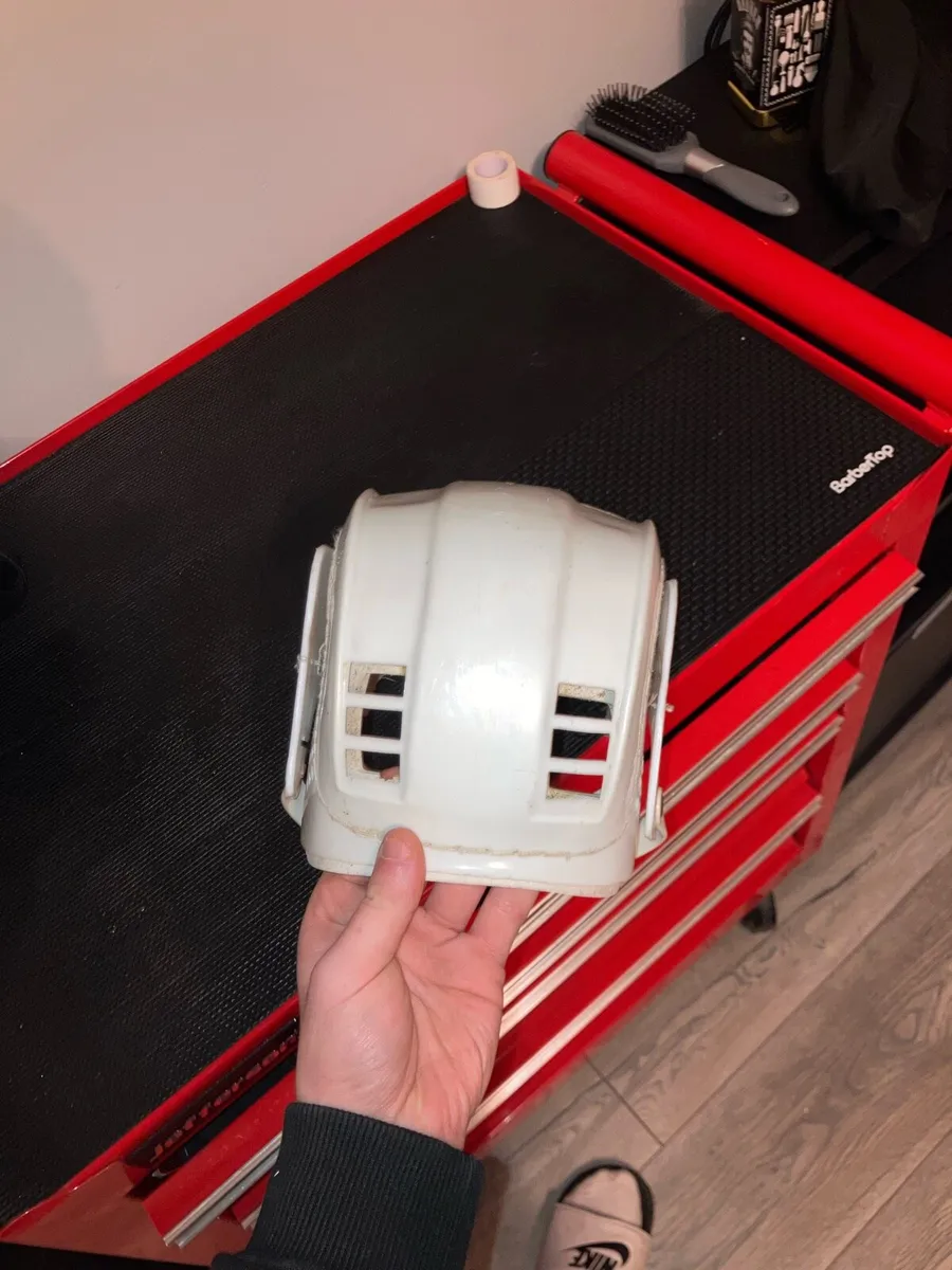 Old style hurling helmet - Image 3