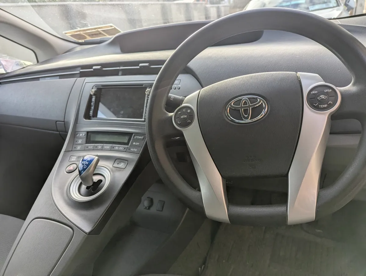 Toyota Prius 2011 - Image 2