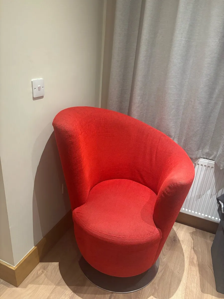 Diamond Living Featured Chair - Image 2