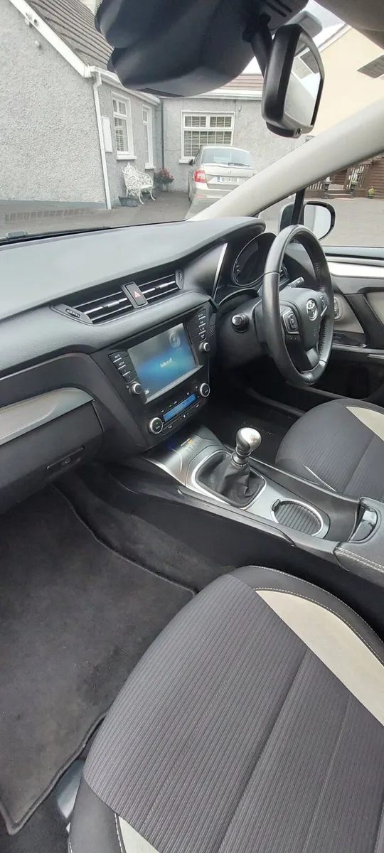 2016 Toyota avensis - Image 4