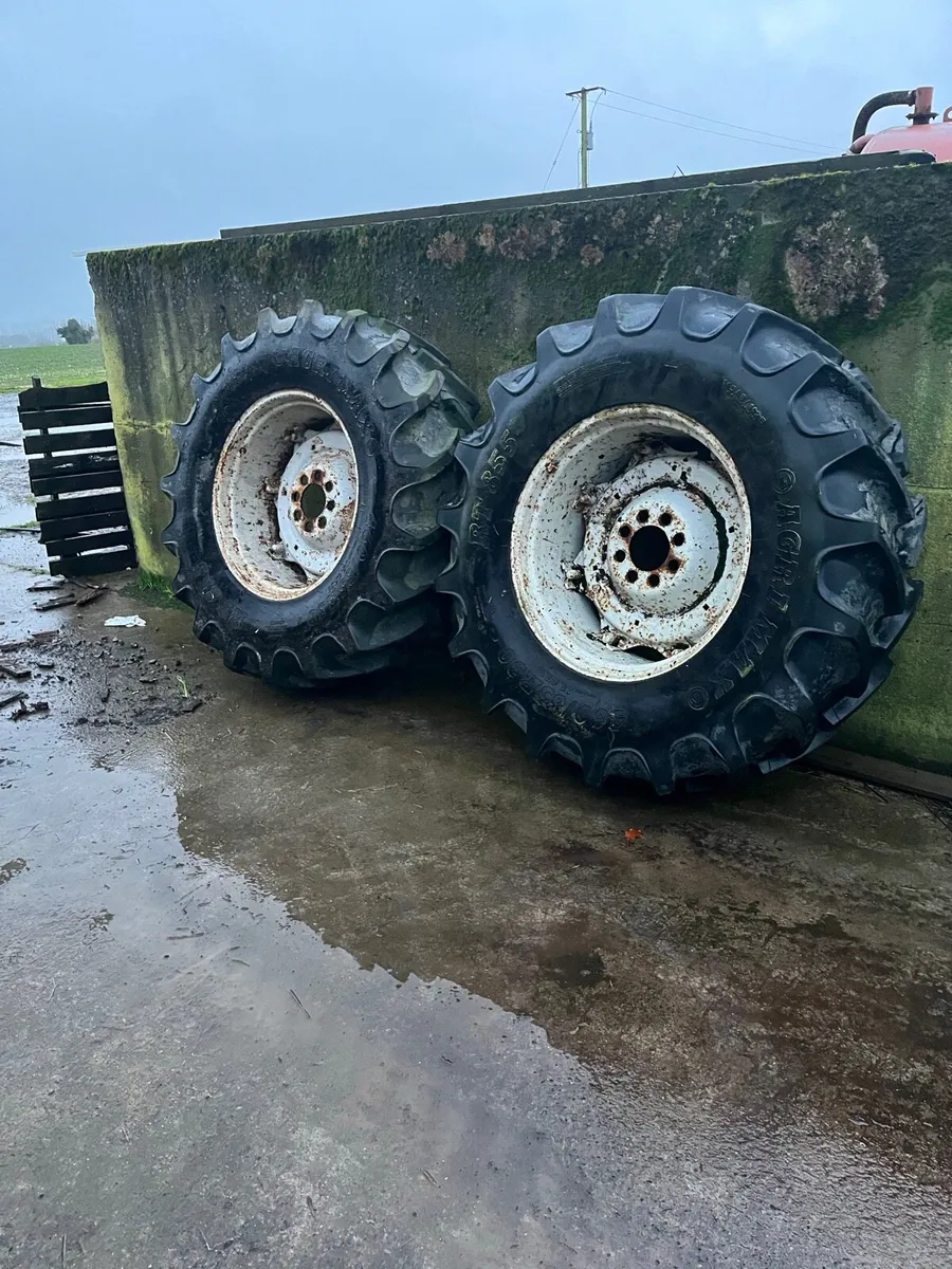 Tractor tyres - Image 1